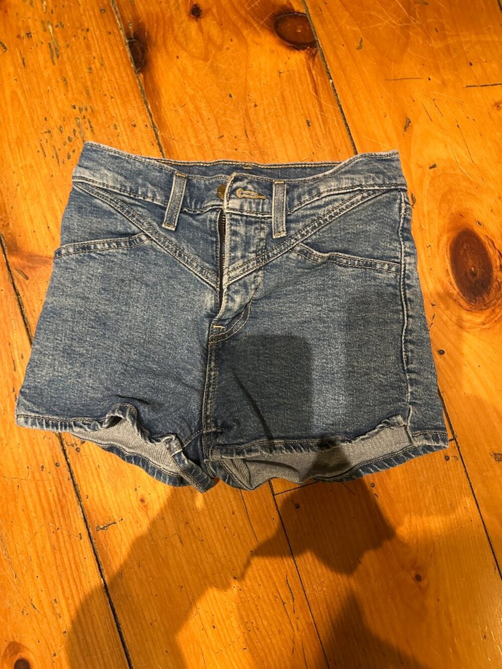 Levi's High Rise Yoke Jean Shorts, Size 25